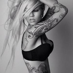 тату модель Sara Fabel
