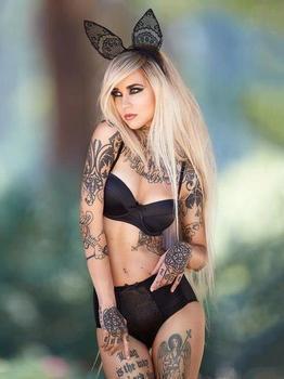 тату модель Sara Fabel