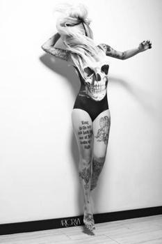 тату модель Sara Fabel