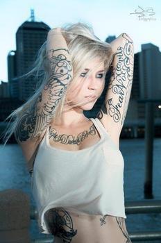 тату модель Sara Fabel