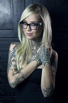тату модель Sara Fabel
