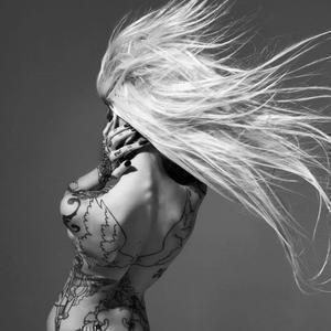 тату модель Sara Fabel