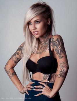 тату модель Sara Fabel