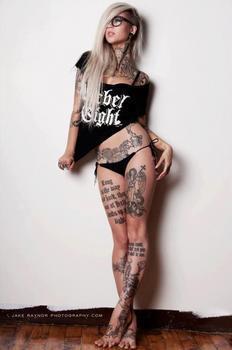 тату модель Sara Fabel