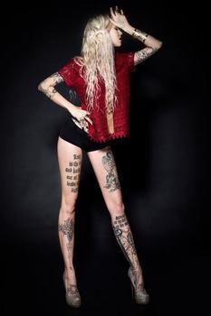 тату модель Sara Fabel
