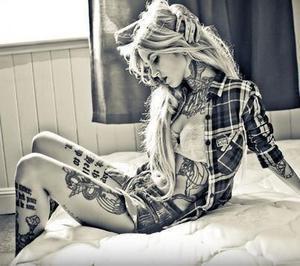 тату модель Sara Fabel