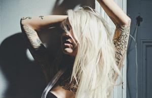 тату модель Sara Fabel