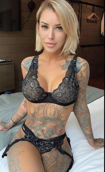 тату модель Lolobe4