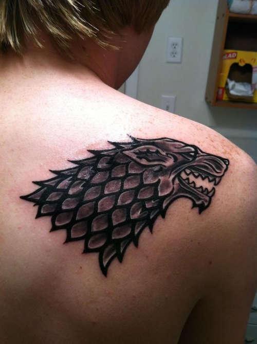 Татуировка Игра Престолов Старки на спине