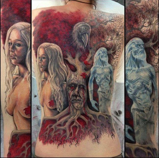 Татуировка Игра Престолов на спине девушки