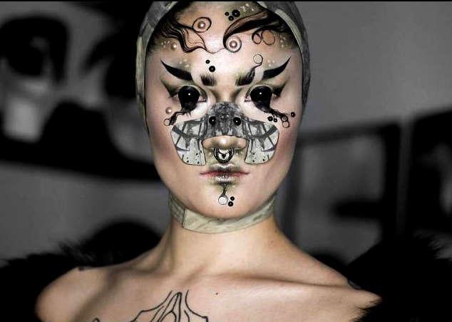 Модель Хангри тату, бодмод, пирсинг