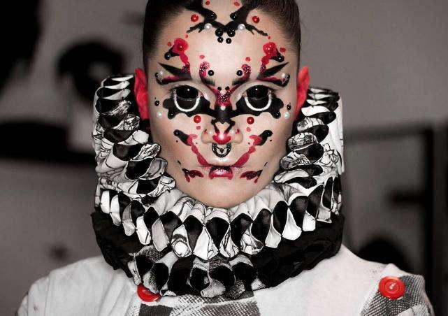 Модель Хангри тату, бодмод, пирсинг