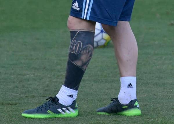 Не надо сваливать на новую татуировку Месси плохую игру Барселоны с ПСЖ