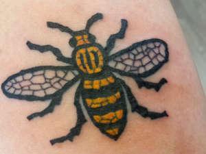 Тату пчела Манчестера