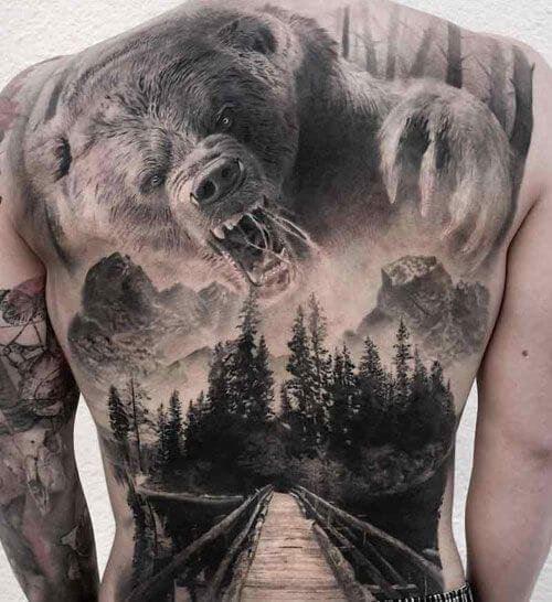 татуировка медведя на спине оскал у мужчин
