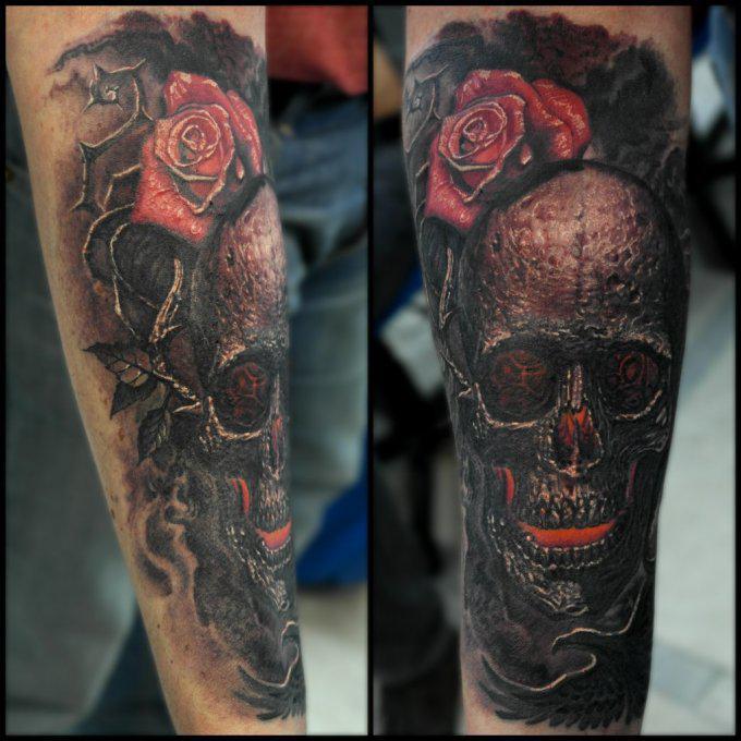 тату череп с розами