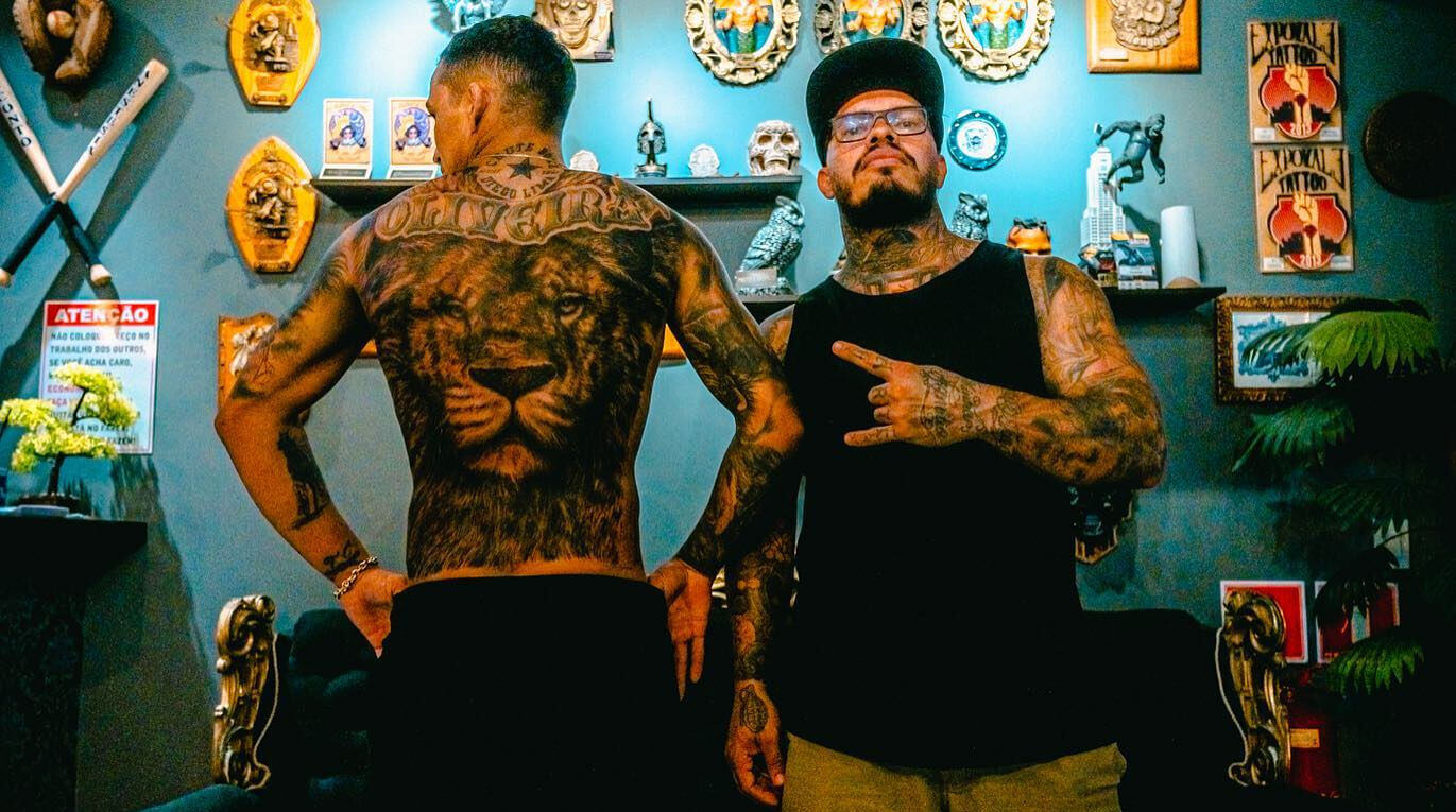 🦁⚔️ Татуировки Чарльза Оливейры: символика, влияние и значение 🕰️🔥