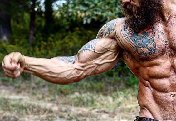 Как татуировки могут ухаживать за кожей с варикозом: советы от экспертов