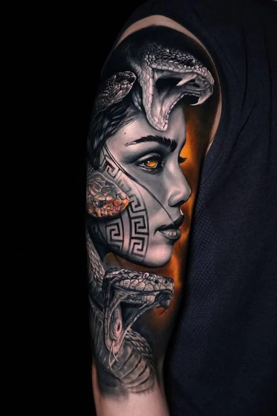 татуировка змея реализм