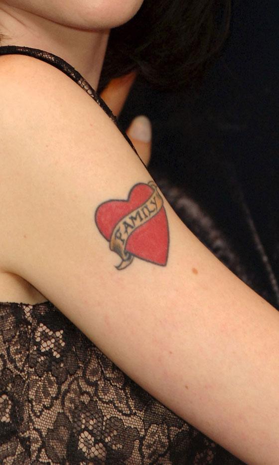 Эллис Бекстор сделала татуировку