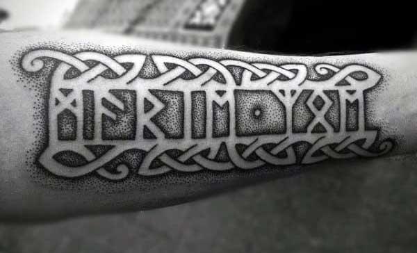 Тату Руны — техника применения посланий