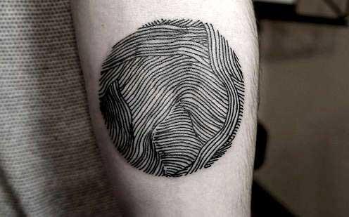 Тату точка одна