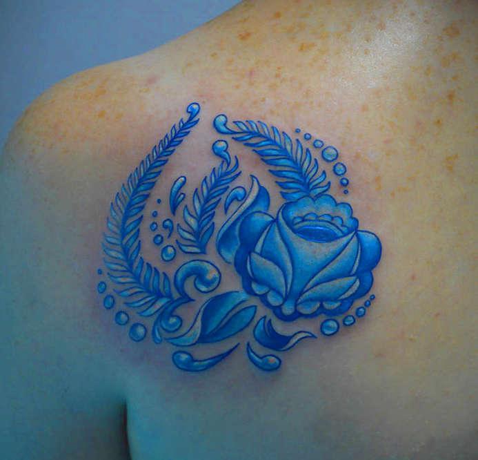 Тату гжель на лопатке