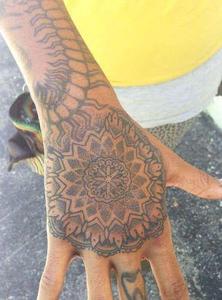 тату мандала, рука