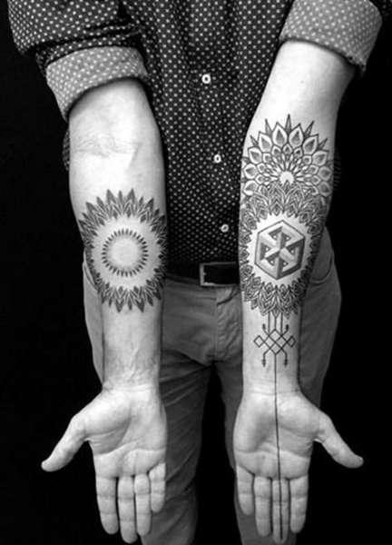 Татуировка мандала - внутри мудрец, а снаружи правитель