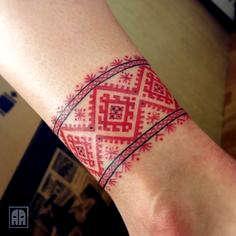 Мезенский skull — яркий красный со строгими черными контурами