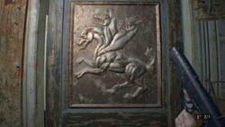 тату цербер на входе в дом Resident Evil 7