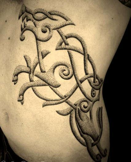Тату волк кельтский древний стиль