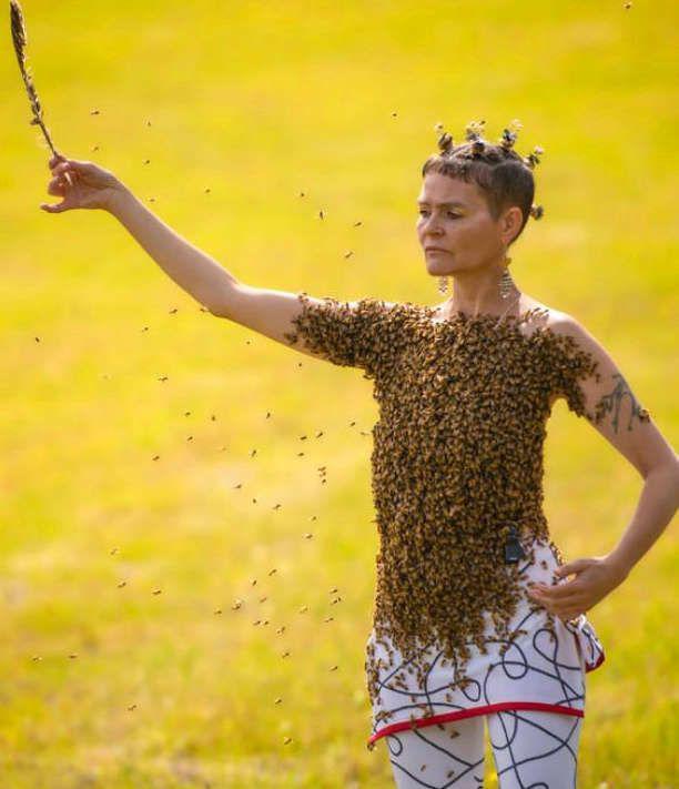 To Bee Or Not to Bee QUEEN Сара Мапелли