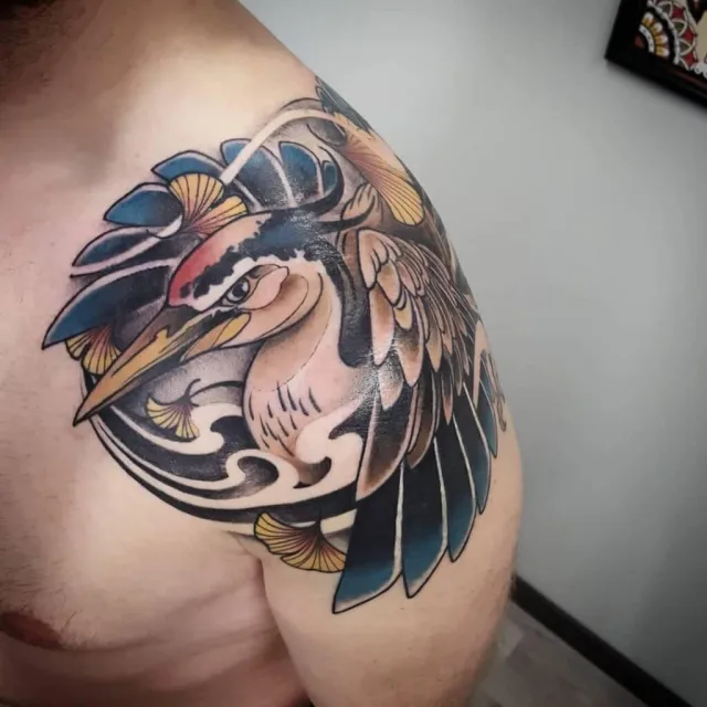 Тату цапли на плече