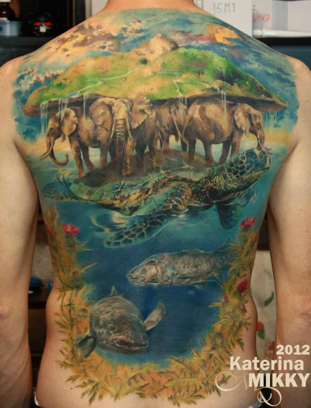Тату на спине земля на слонах и черепахе