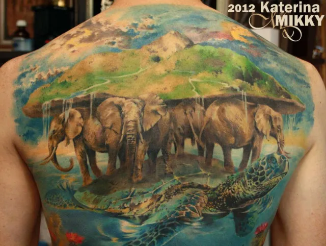 Тату слоны на большой черепахе