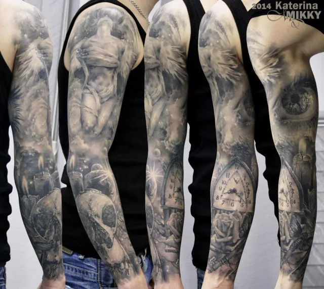 Тату рукав ч/б о бренности Бытия