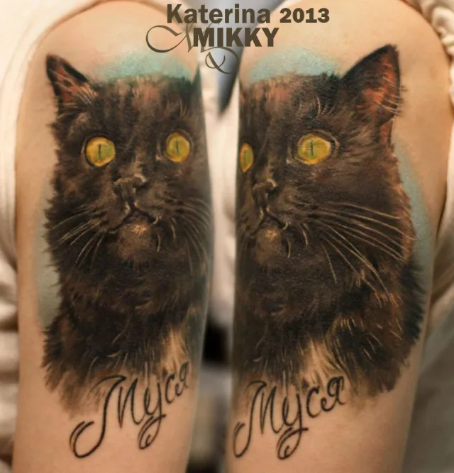 Тату кошка с надписью