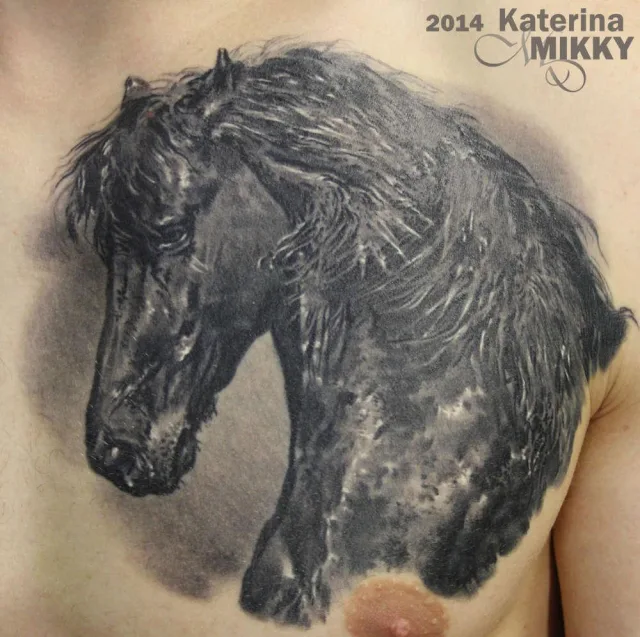 Тату чёрный конь