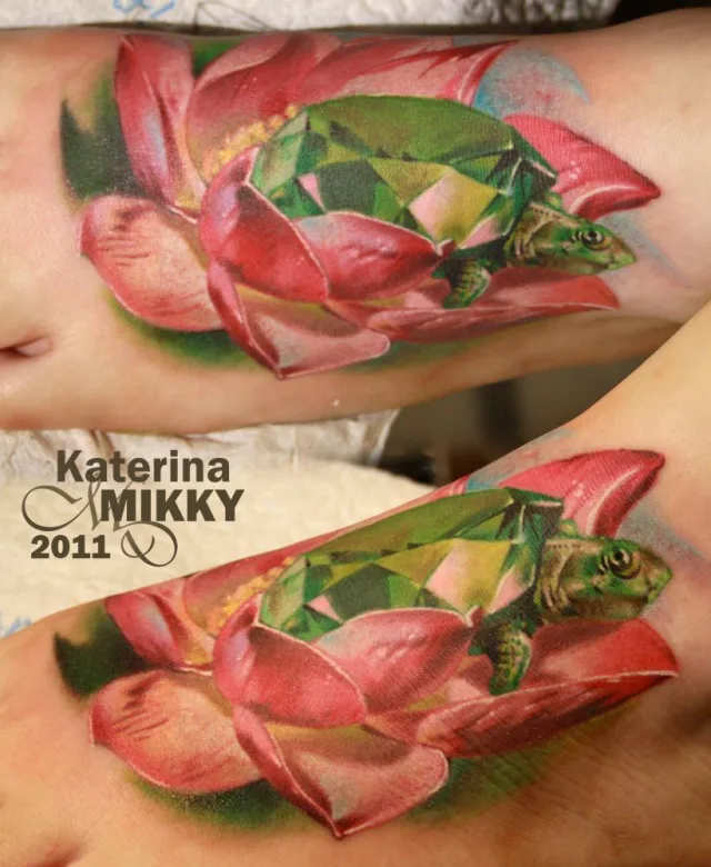 Тату йогинь - лотос и черепаха