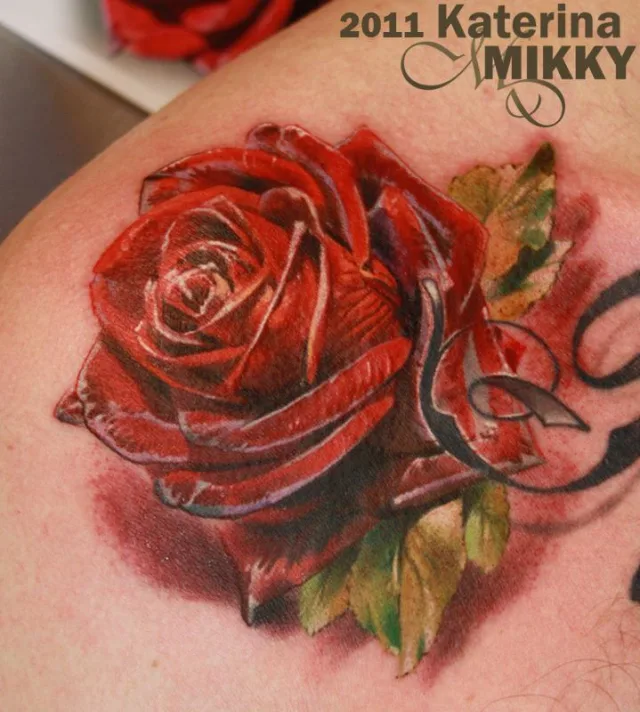 Тату роза с надписью