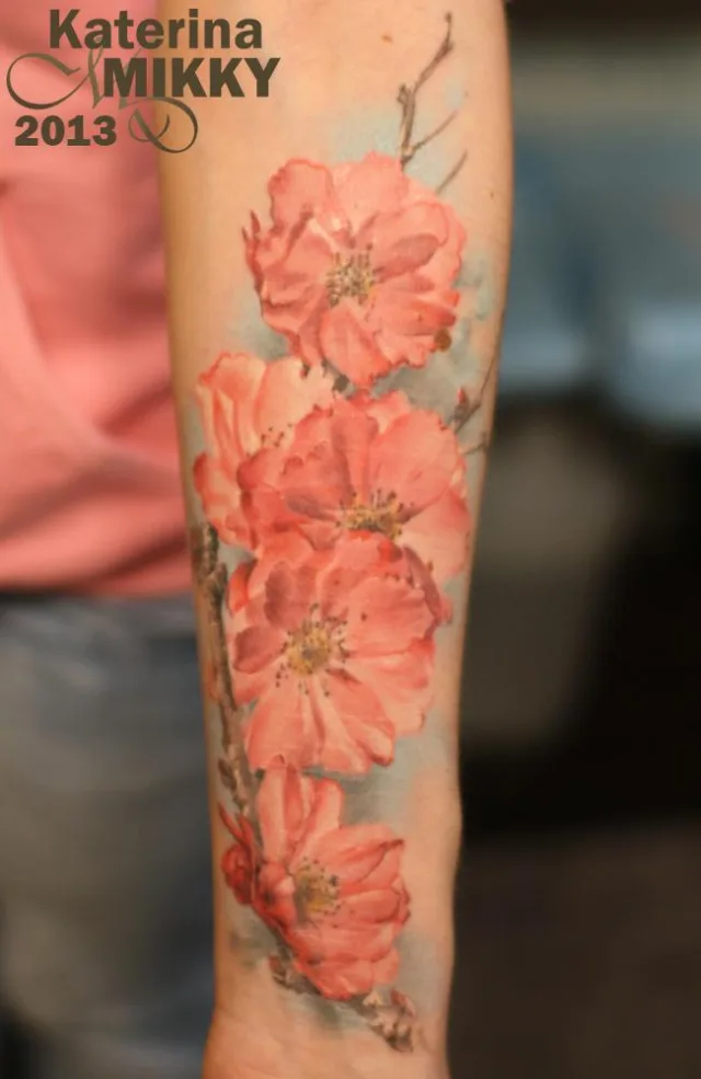 Тату ветка цветущей вишни