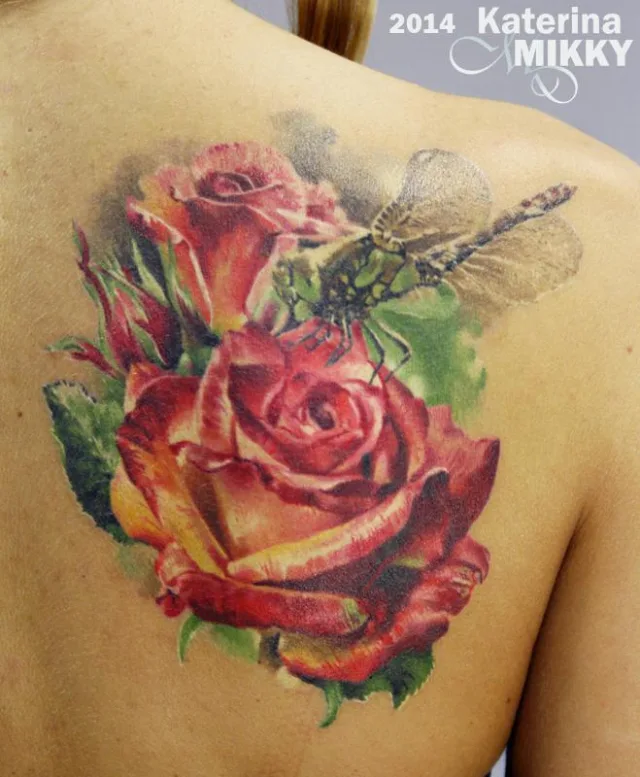 Тату роза со стрекозой