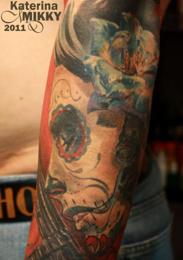 Тату череп Катрины Чикано