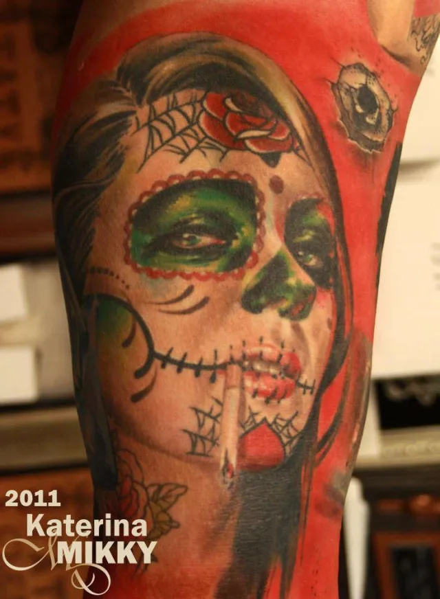 Тату череп Катрины Чикано