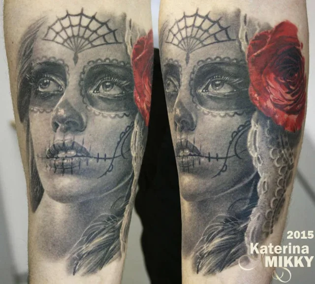 Тату череп Катрины Чикано