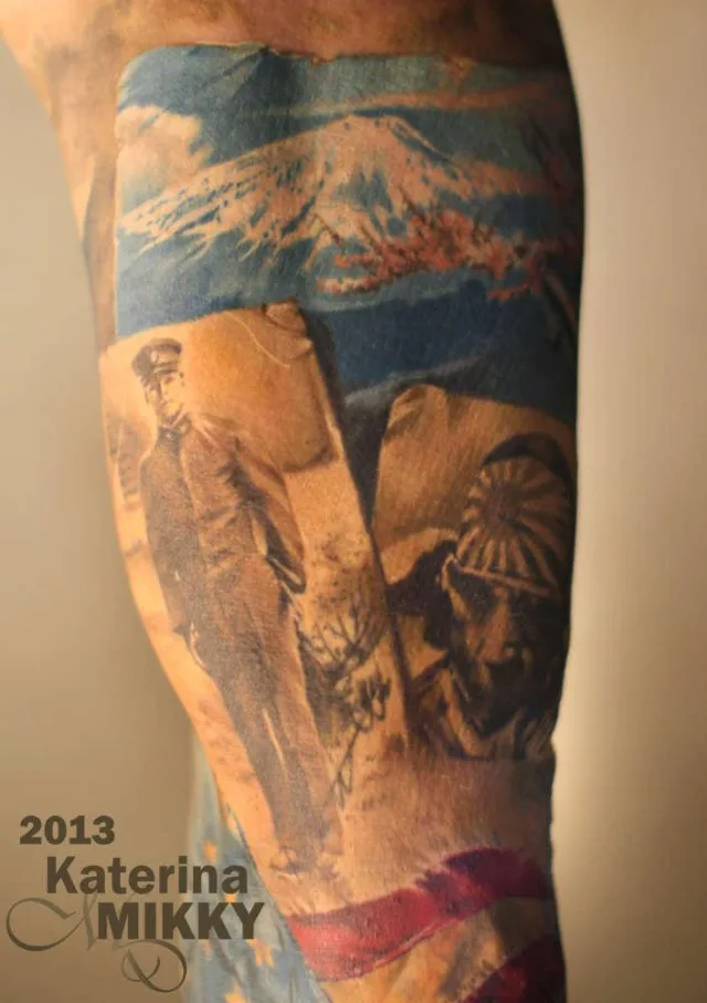 Татуировка солдат на фоне горы