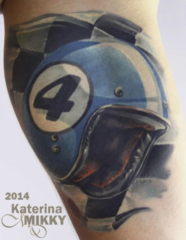 Тату спортивный шлем удачи
