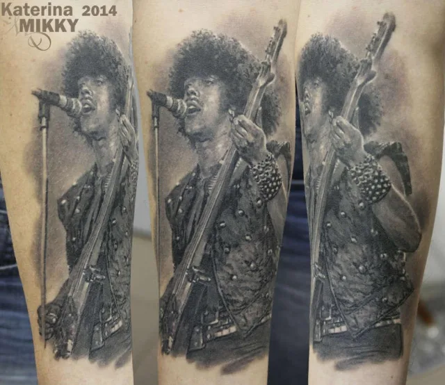 Тату портрет солиста рок музыканта