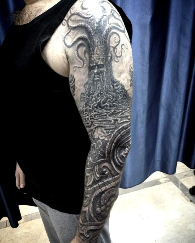 Тату дерево осьминог в камне на всю руку